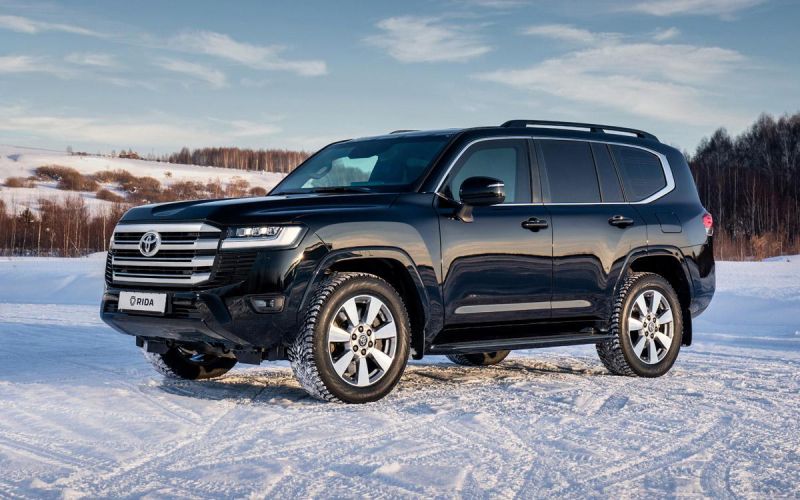 В продаже появился особый Toyota Land Cruiser 300. Он выдержит выстрелы