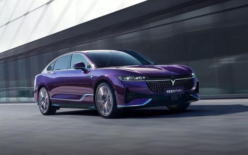 Гибридный седан Voyah Passion EVR будут собирать в России. Подробности