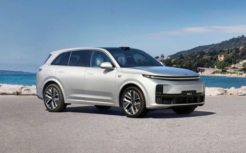 Первый дилер Li, новый автобренд и мост до КНДР: главное за неделю