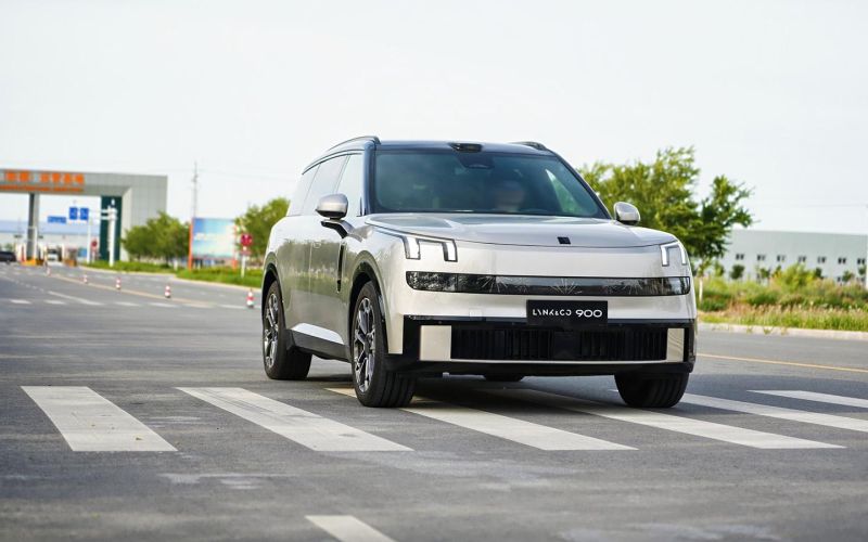 Кроссовер-телевизор. Первый тест-драйв нового Lynk & Co 900