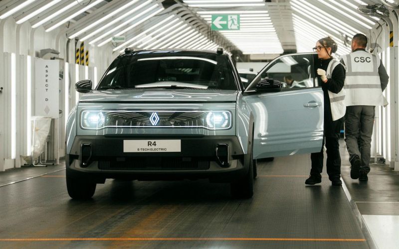 Акции Renault пережили крупнейшее за 4 года падение. Что происходит