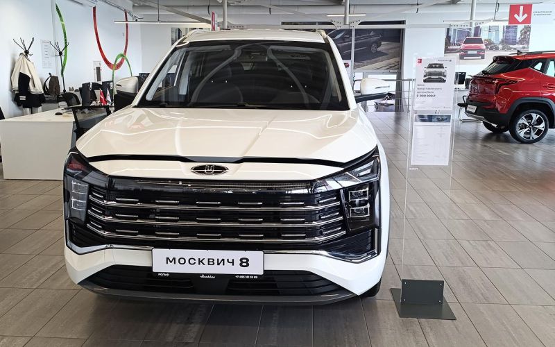 «Есть только у нас с выгодой 450 тыс.». Как мы покупали новый «Москвич 8»