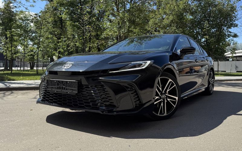 Прощай, 3 и 5. Мы поездили на новой Toyota Camry из КНР и очень удивились