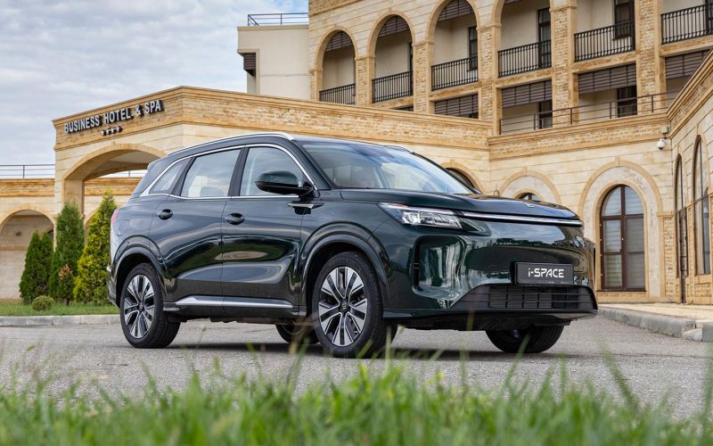 Мощность больше, налог — меньше. Тест дешевого гибрида Evolute i-Space