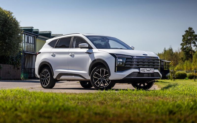 «Москвич 8». Ищем компромиссы в новом кроссовере возрожденной марки